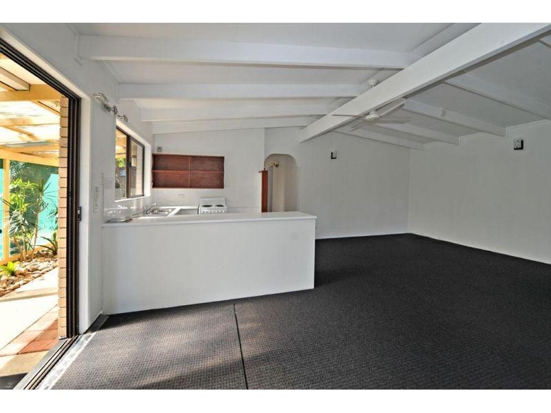 38 Lake Weyba Road, Noosaville QLD 4566