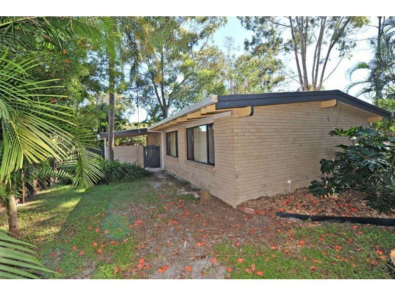 38 Lake Weyba Road, Noosaville QLD 4566