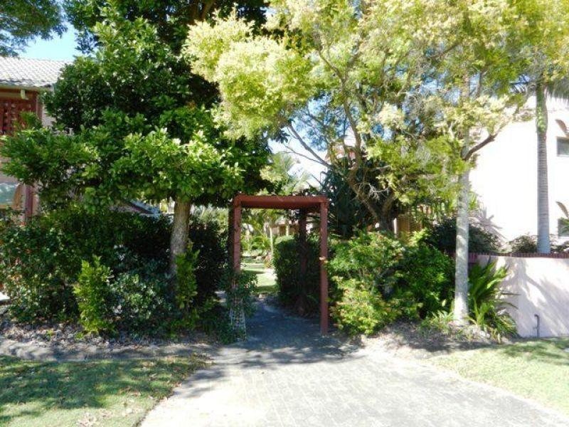 18 / 24 Lake Weyba Drive, Noosaville QLD 4566