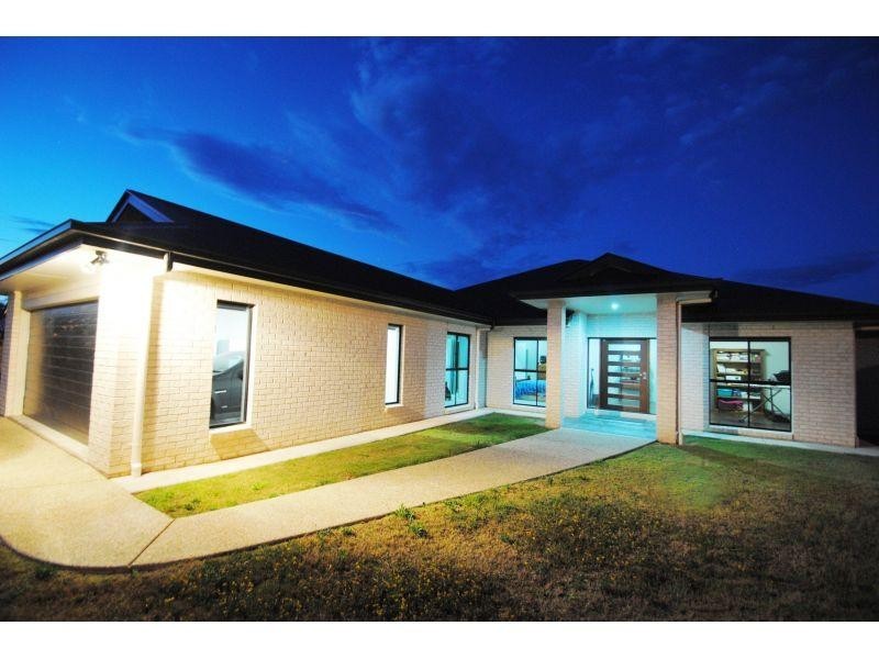 9 Principal Place, Jones Hill QLD 4570