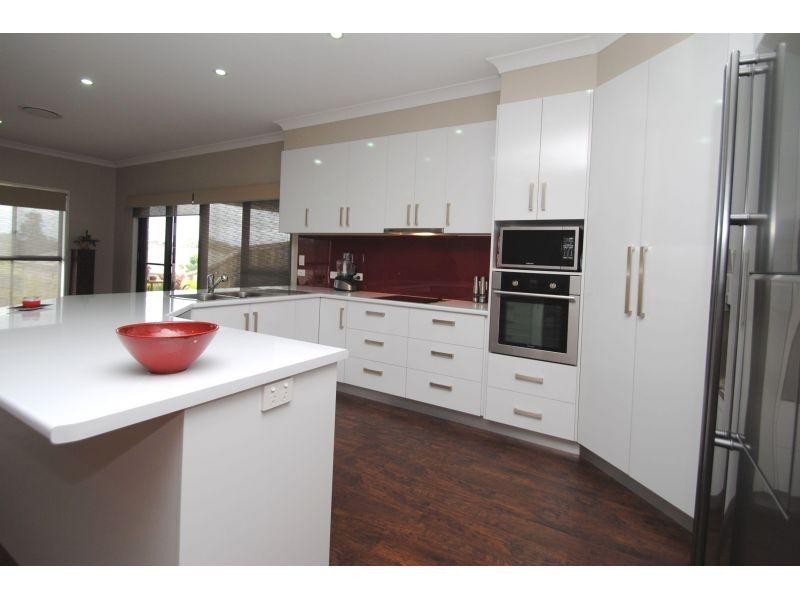 9 Principal Place, Jones Hill QLD 4570