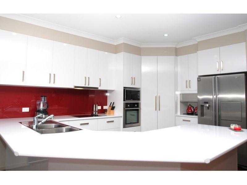 9 Principal Place, Jones Hill QLD 4570