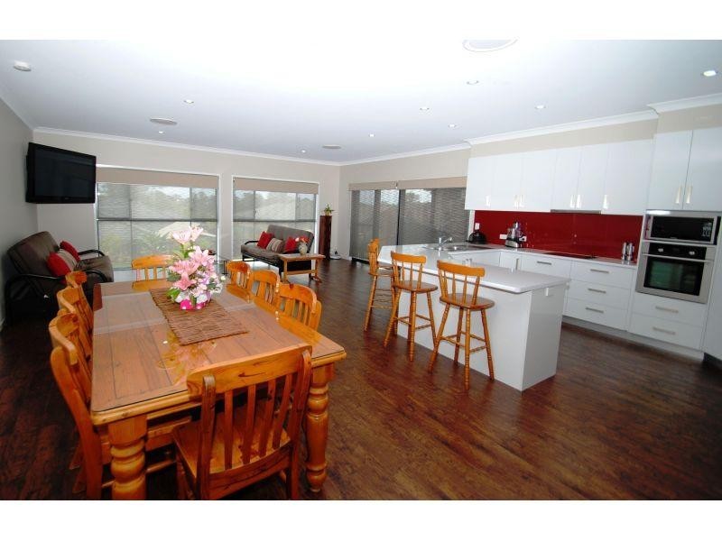 9 Principal Place, Jones Hill QLD 4570