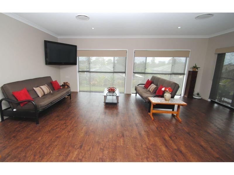 9 Principal Place, Jones Hill QLD 4570