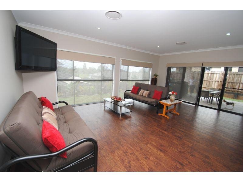 9 Principal Place, Jones Hill QLD 4570