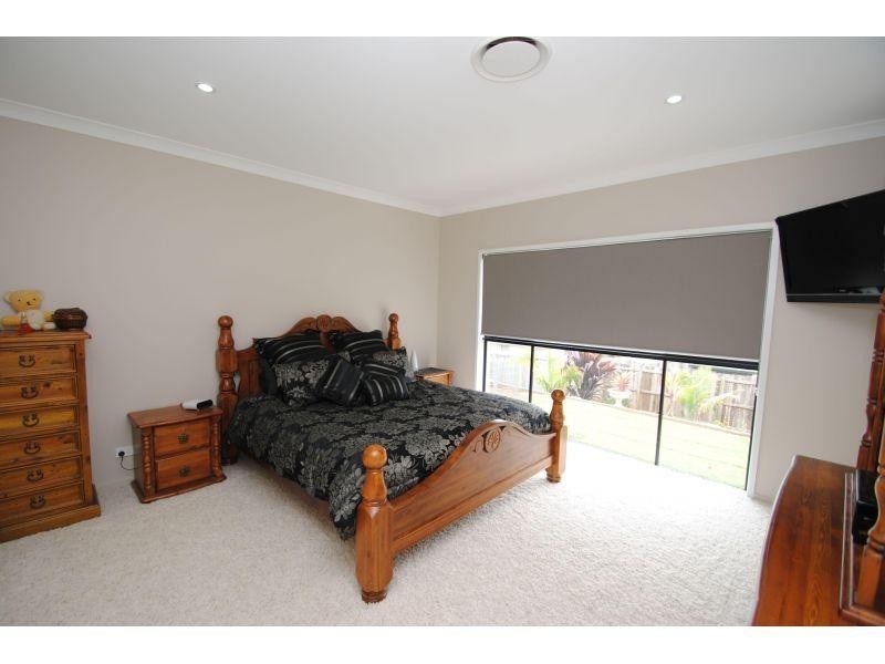 9 Principal Place, Jones Hill QLD 4570