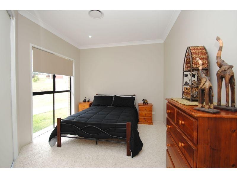 9 Principal Place, Jones Hill QLD 4570