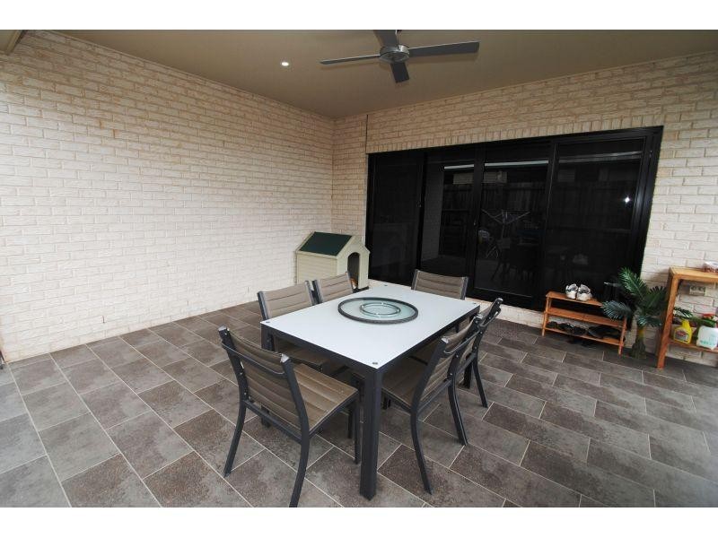 9 Principal Place, Jones Hill QLD 4570