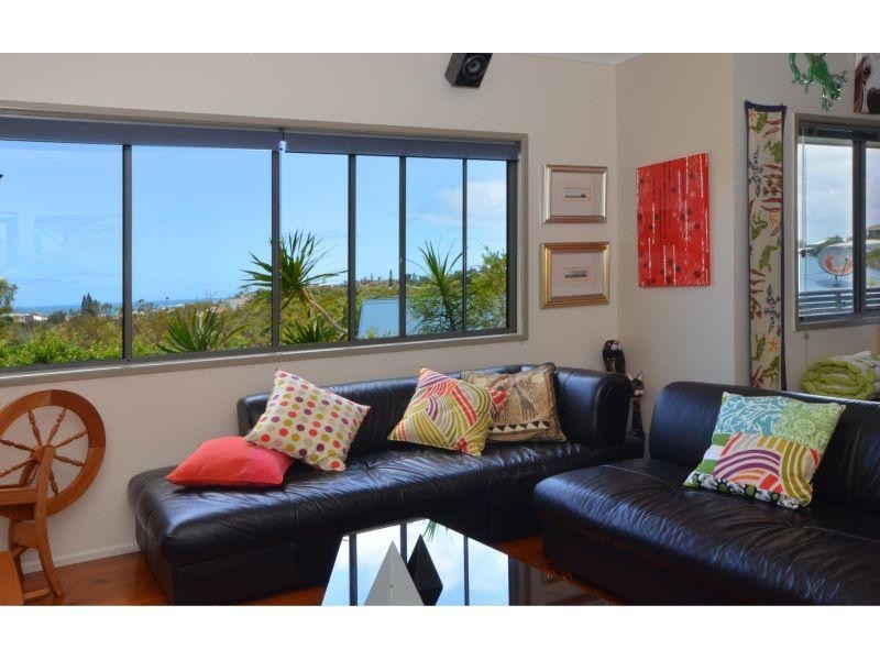 11 Captains Court, Sunrise Beach QLD 4567