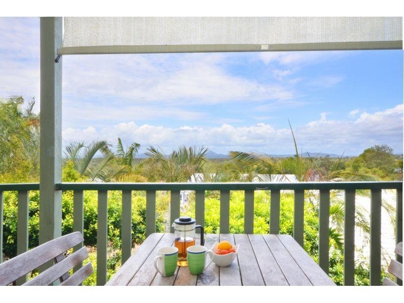 16  Hardy St, Sunrise Beach QLD 4567