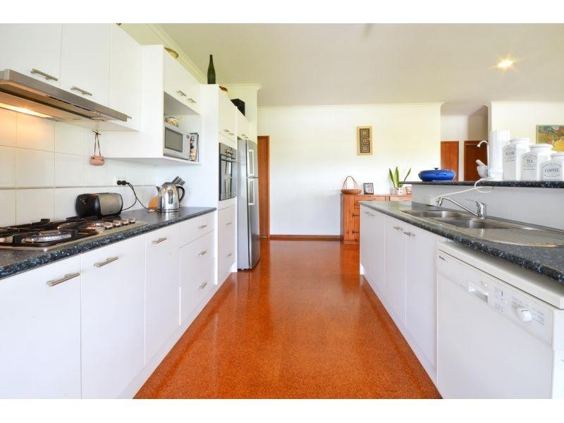 16  Hardy St, Sunrise Beach QLD 4567
