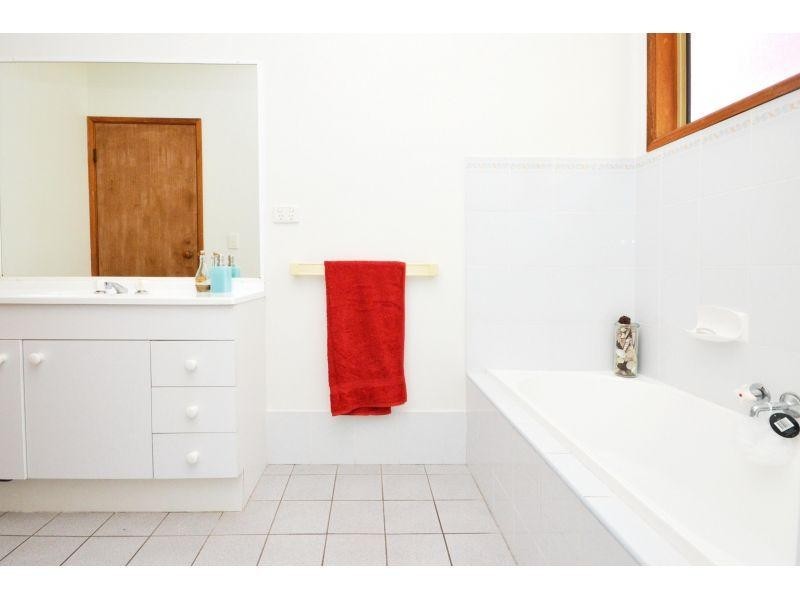 16  Hardy St, Sunrise Beach QLD 4567