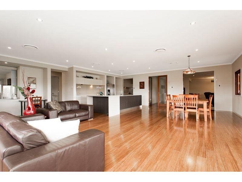 5 – 7  Waratah Place, Southside QLD 4570