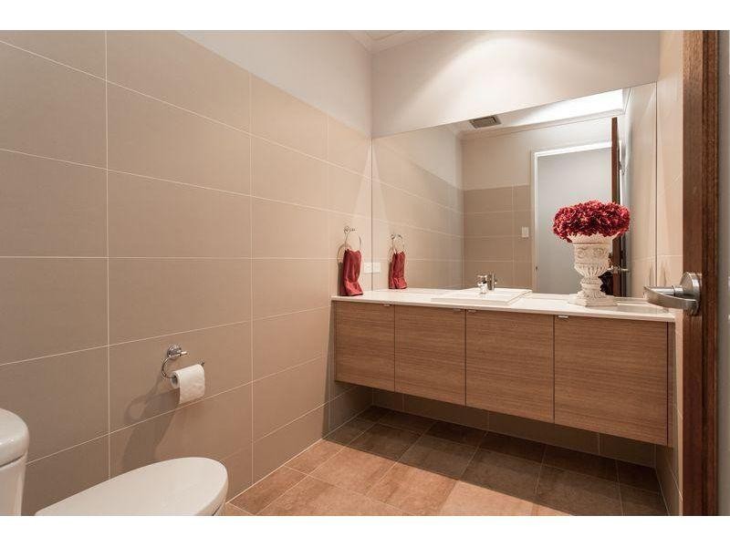 5 – 7  Waratah Place, Southside QLD 4570