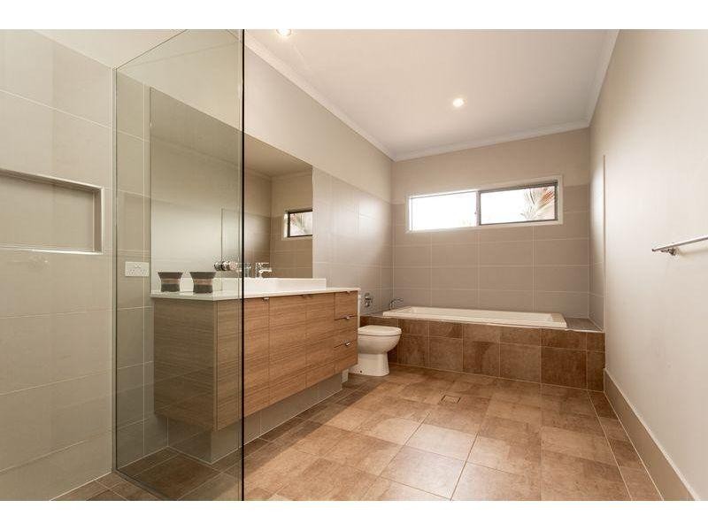 5 – 7  Waratah Place, Southside QLD 4570