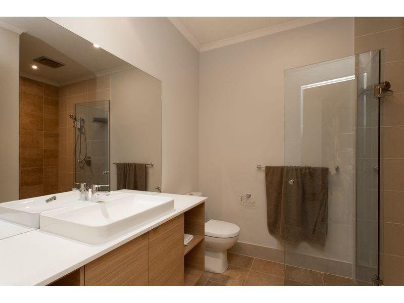 5 – 7  Waratah Place, Southside QLD 4570