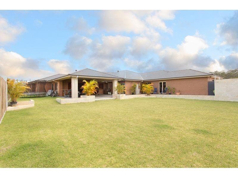 5 – 7  Waratah Place, Southside QLD 4570