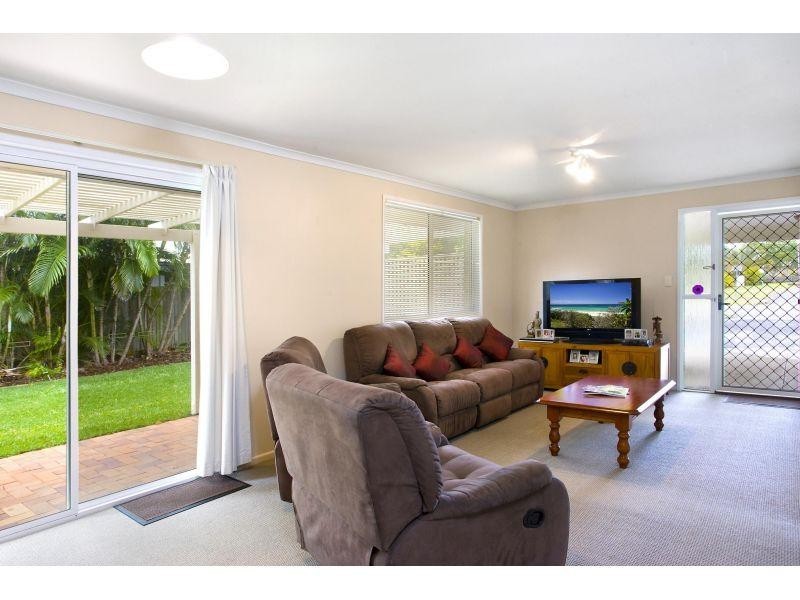 14 Columbia Dr, Sunrise Beach QLD 4567