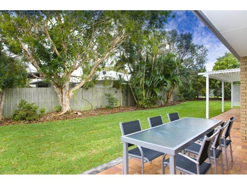 14 Columbia Dr, Sunrise Beach QLD 4567