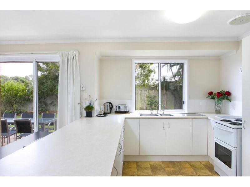 14 Columbia Dr, Sunrise Beach QLD 4567