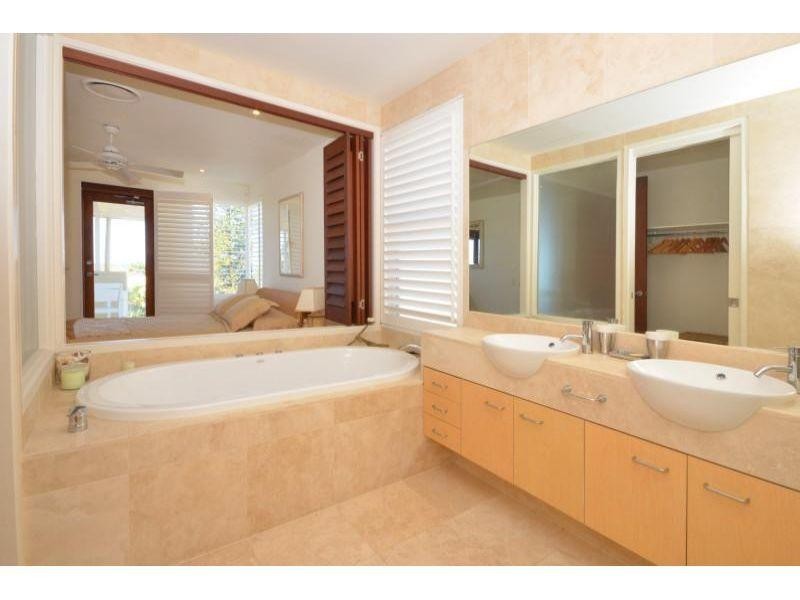 2/35 The Esplanade, Sunshine Beach QLD 4567