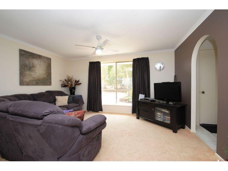 36 Bath Road, Canina QLD 4570