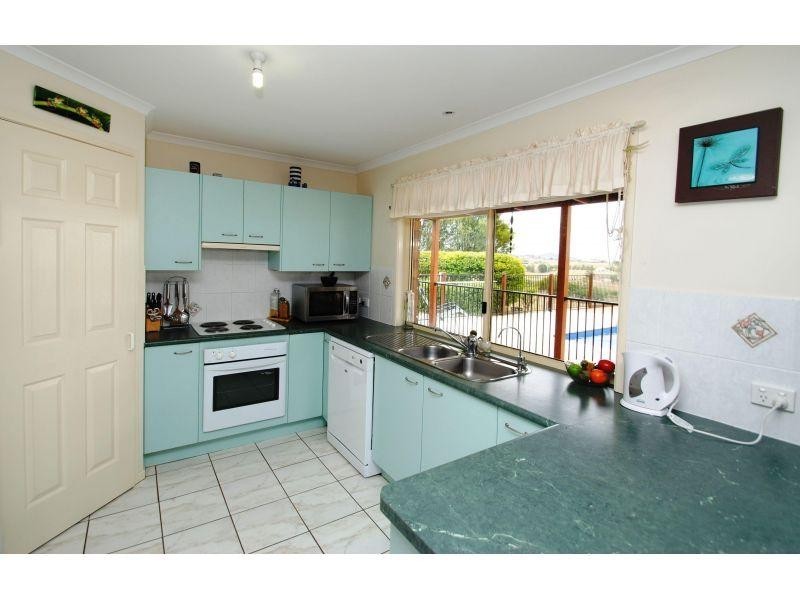 36 Bath Road, Canina QLD 4570