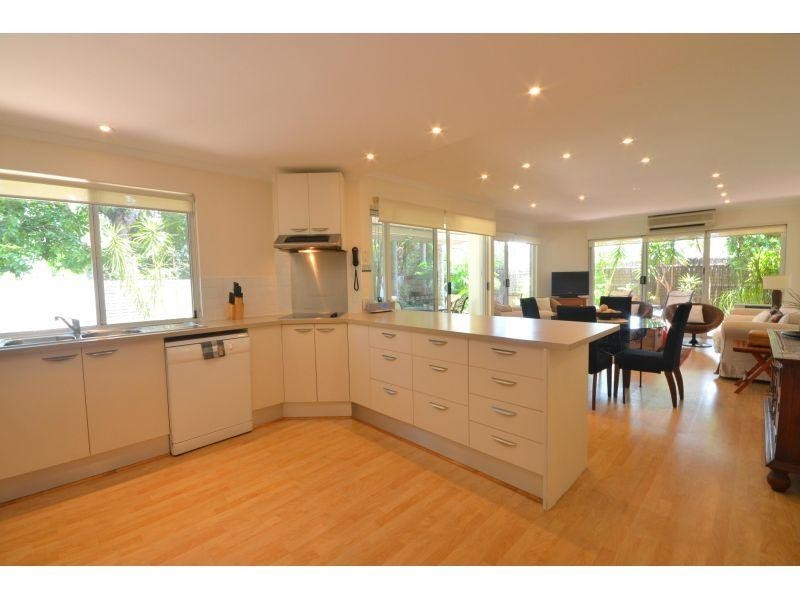 2/144 Noosa Parade, Noosaville QLD 4566