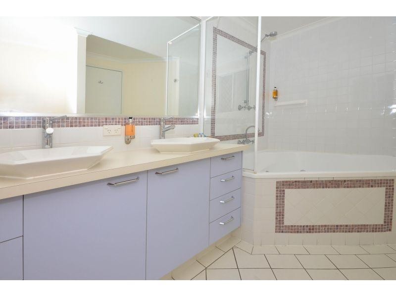 2/144 Noosa Parade, Noosaville QLD 4566