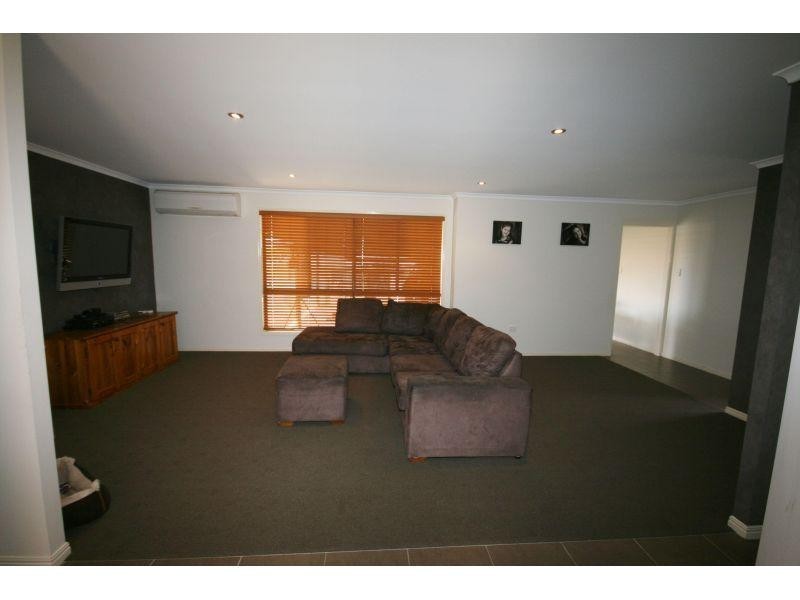 4  Kyleigh Court, Southside QLD 4570