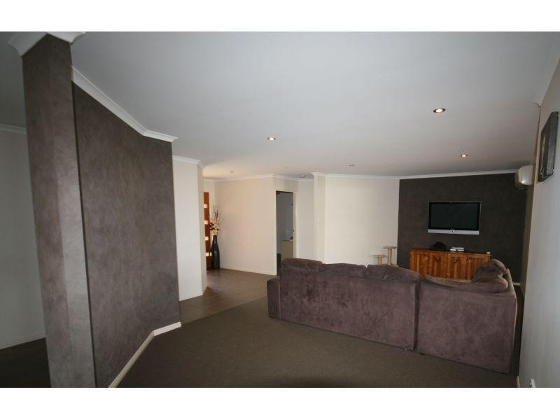 4  Kyleigh Court, Southside QLD 4570