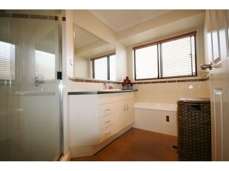 4  Kyleigh Court, Southside QLD 4570