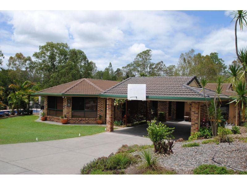 28 Emerald Drive, Southside QLD 4570