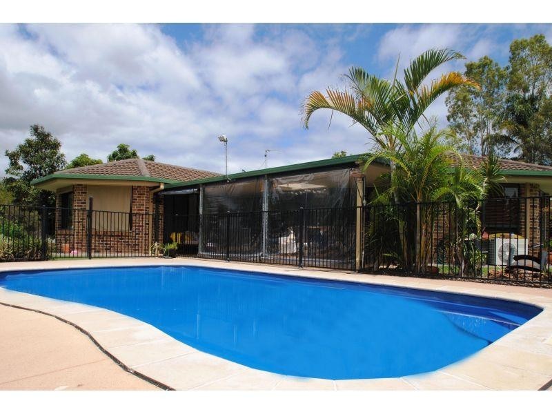 28 Emerald Drive, Southside QLD 4570