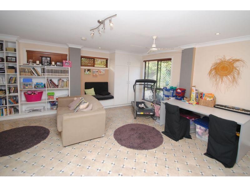 28 Emerald Drive, Southside QLD 4570