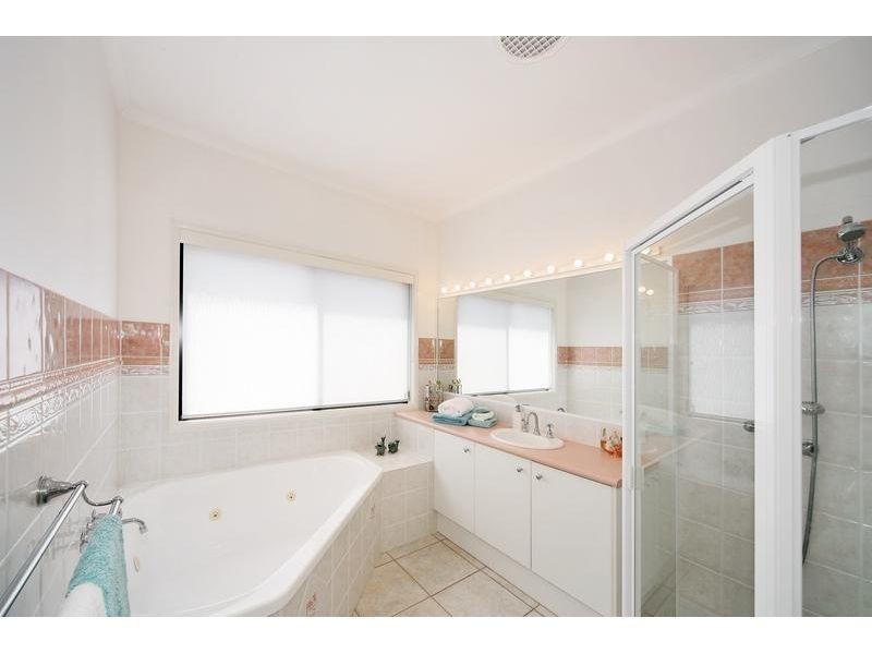 18 Redgum Court, Noosaville QLD 4566