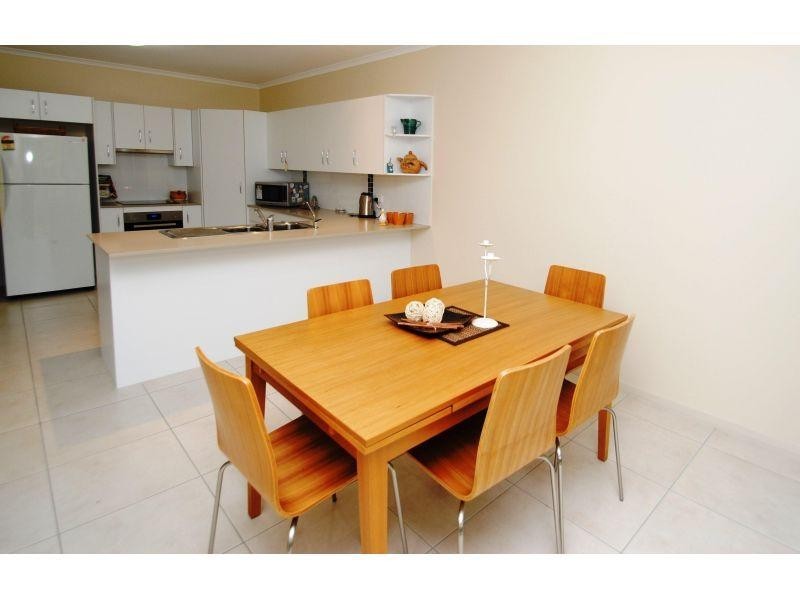 2/7 Rocklea Drive, Southside QLD 4570