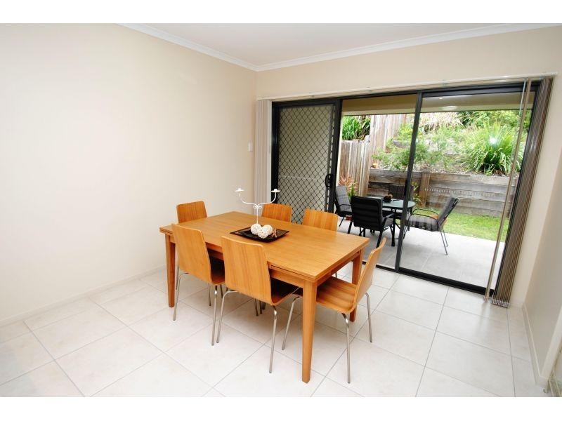 2/7 Rocklea Drive, Southside QLD 4570