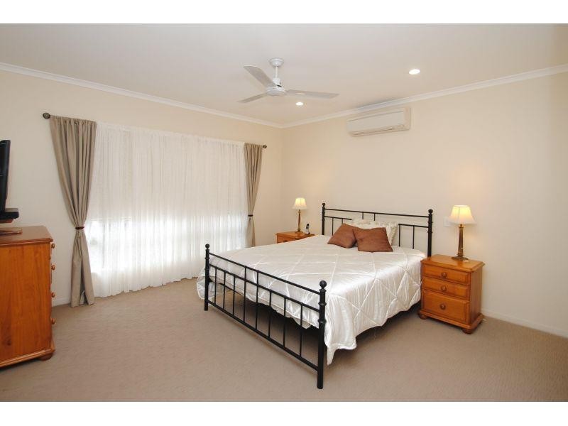 2/7 Rocklea Drive, Southside QLD 4570