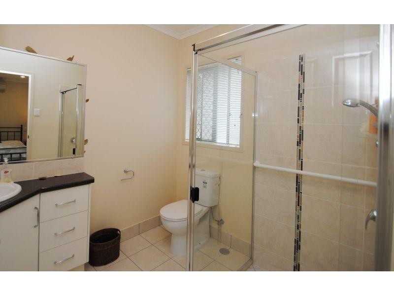 2/7 Rocklea Drive, Southside QLD 4570