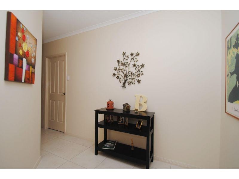 2/7 Rocklea Drive, Southside QLD 4570