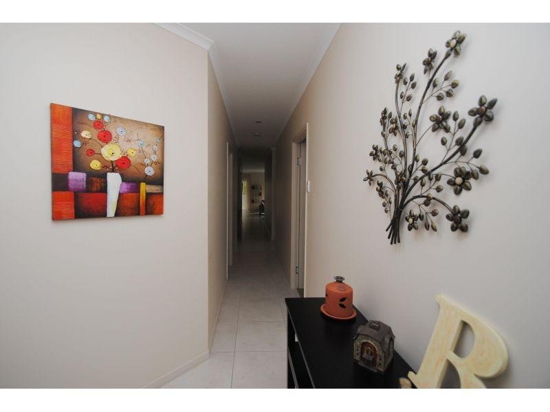 2/7 Rocklea Drive, Southside QLD 4570