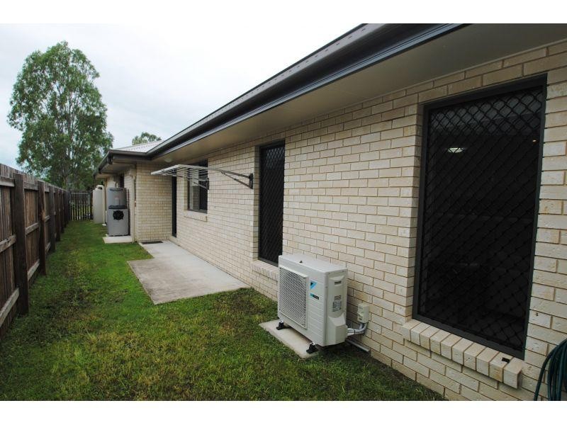 2/7 Rocklea Drive, Southside QLD 4570