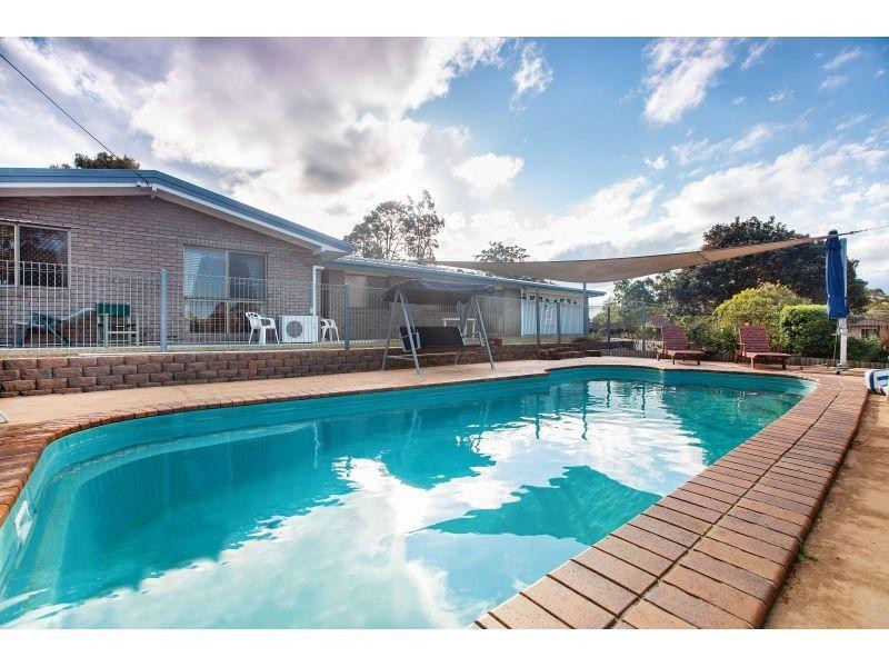 5 Emerald Drive, Southside QLD 4570