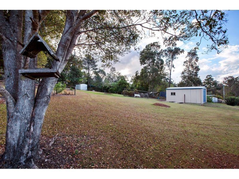 5 Emerald Drive, Southside QLD 4570