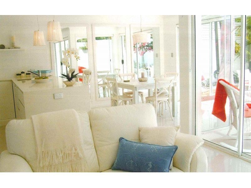 2/4 Sunseeker Close, Noosaville QLD 4566