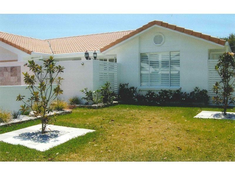 2/4 Sunseeker Close, Noosaville QLD 4566