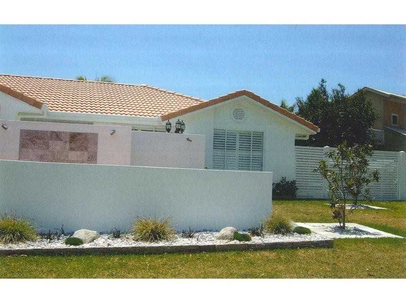 2/4 Sunseeker Close, Noosaville QLD 4566
