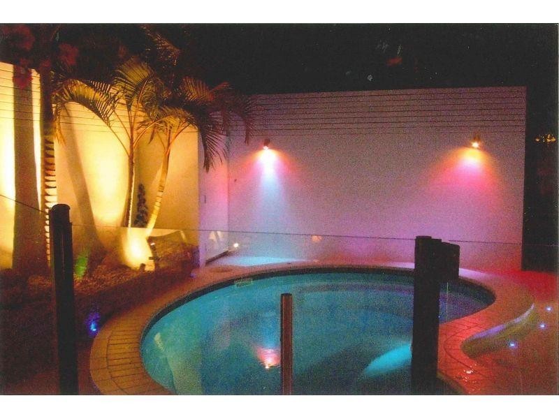 2/4 Sunseeker Close, Noosaville QLD 4566