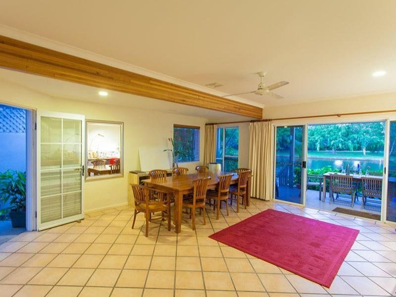 2/17 Laburnum Cr, Noosaville QLD 4566